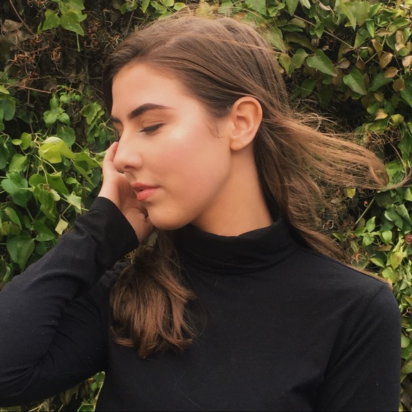 Meet your Posher, Emily - Picture 3 of 5